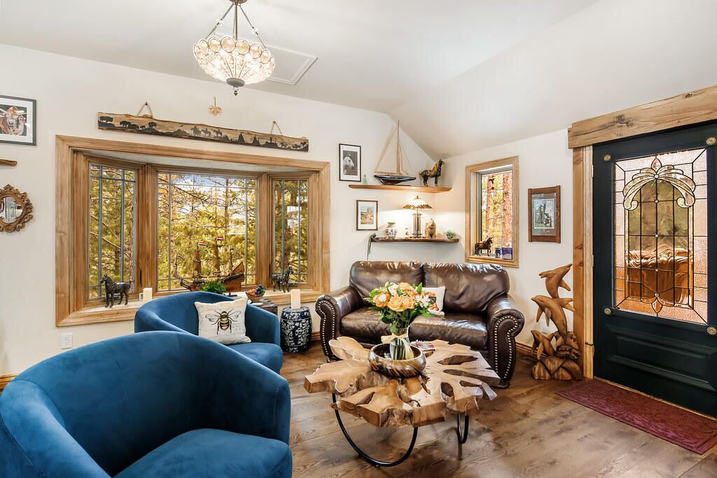 Photo of Livingroom in Evergreen West Central