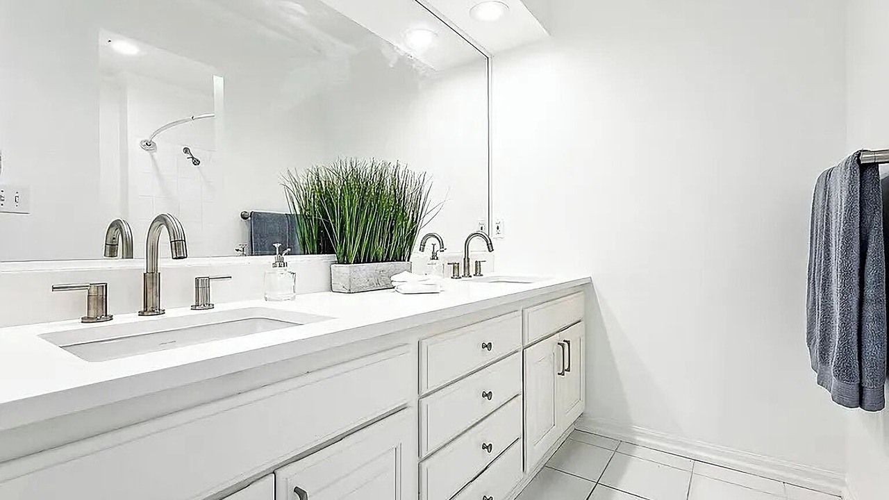 Photo of Bathroom in Orange Orchard