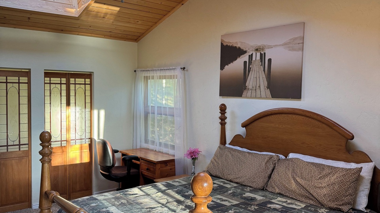 Photo of Bedroom in Divide