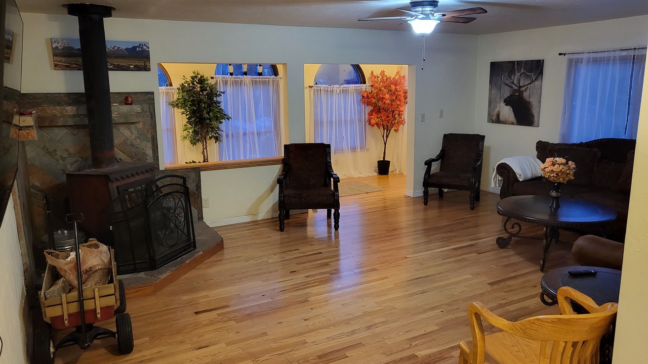 Photo of Livingroom in Divide