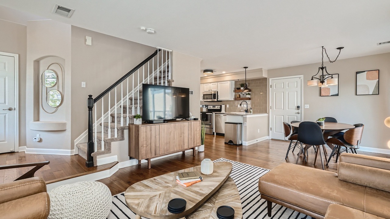 Photo of Livingroom in North Central Westminster