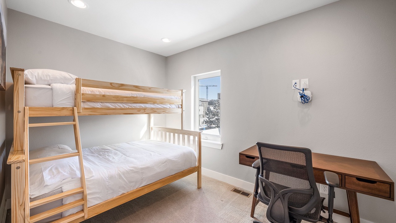 Photo of Bedroom in Jefferson Park