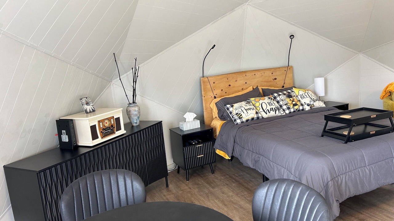 Photo of Bedroom in Indian Mountain