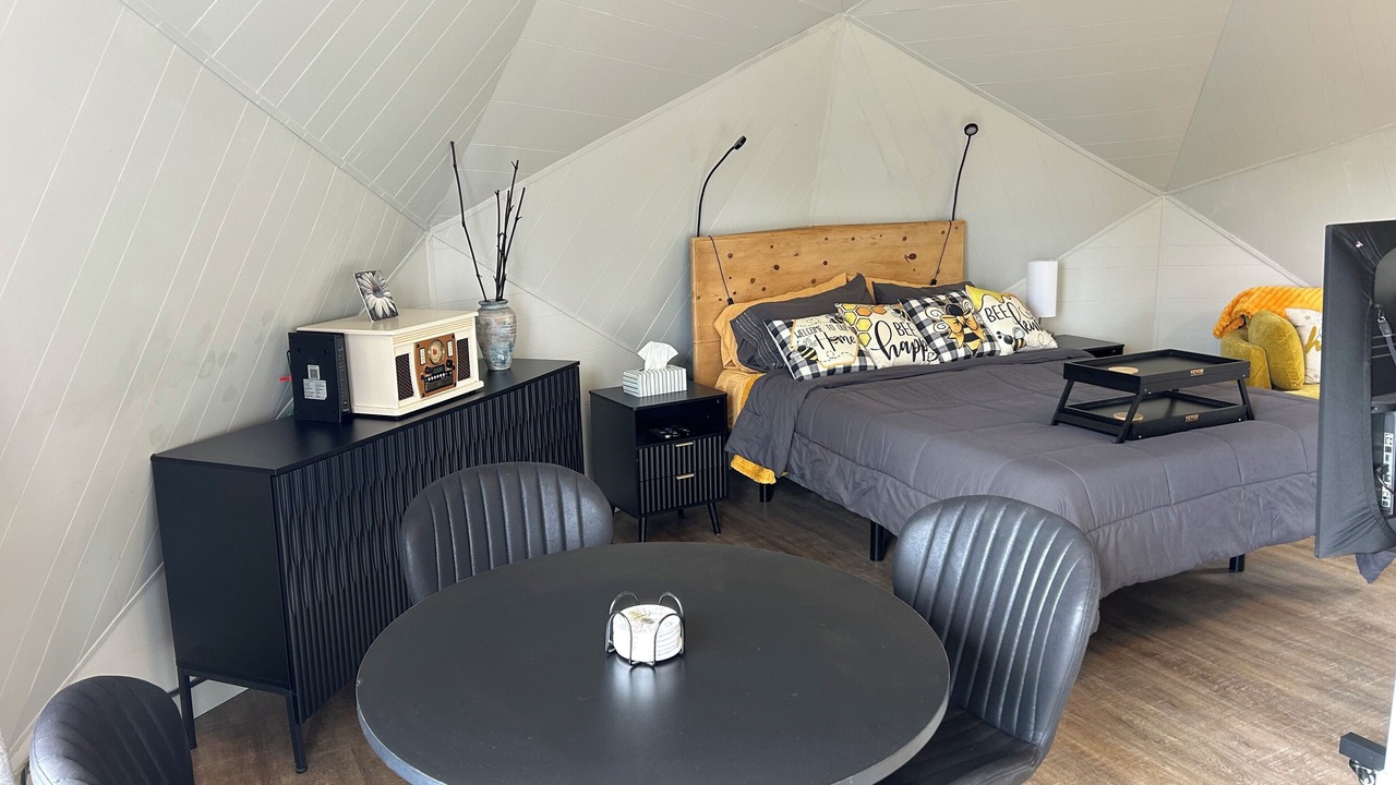 Photo of Bedroom in Indian Mountain