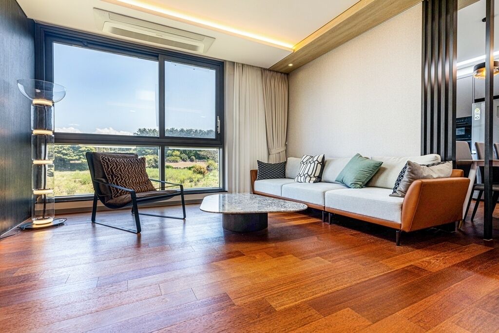 Photo of Livingroom in Downtown