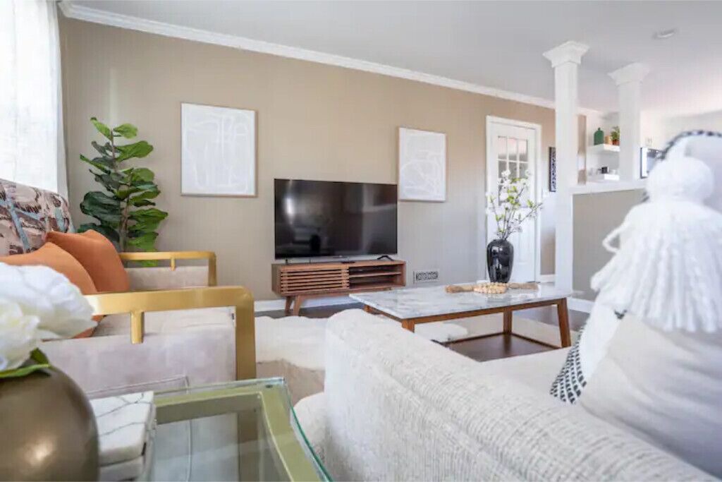 Photo of Livingroom in Nall Hills