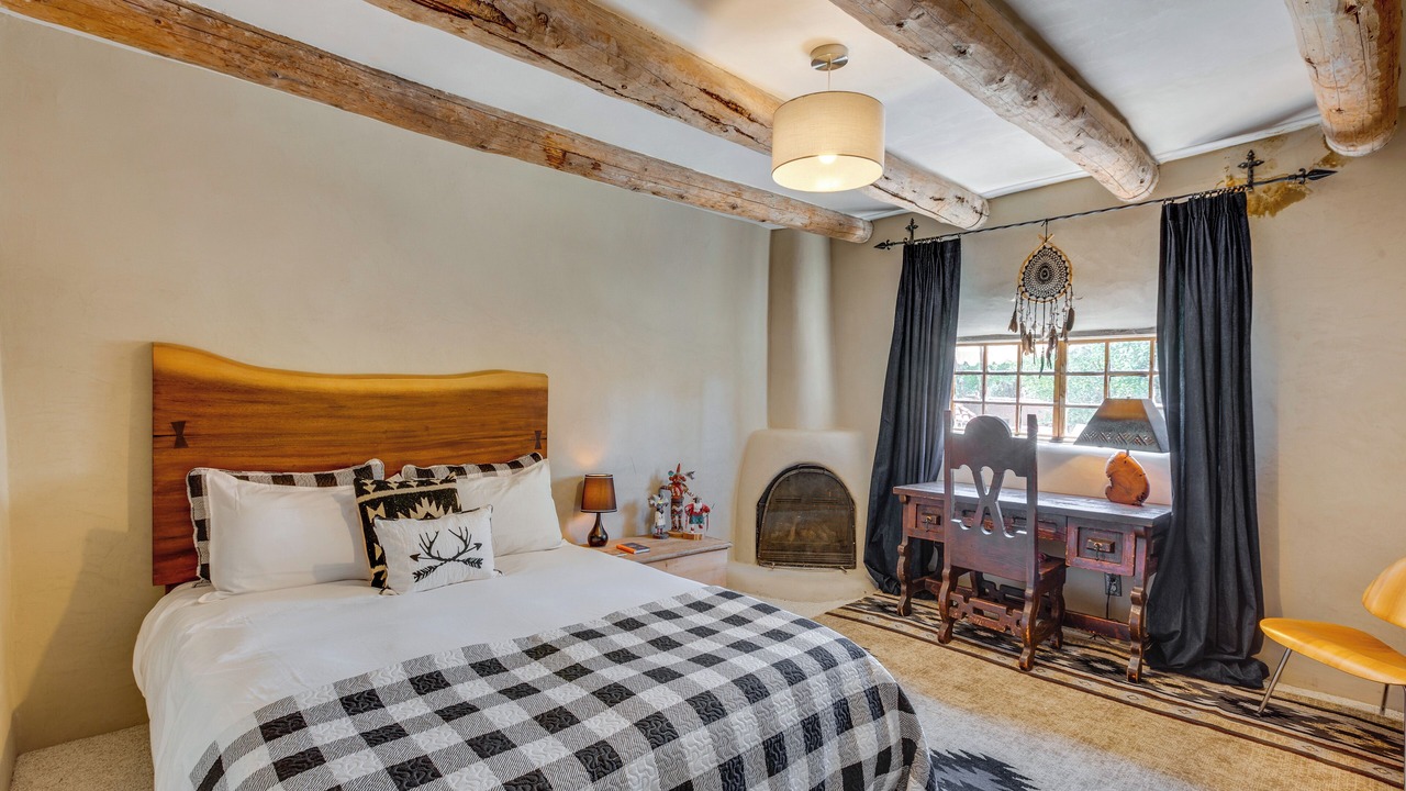 Photo of Livingroom in Taos