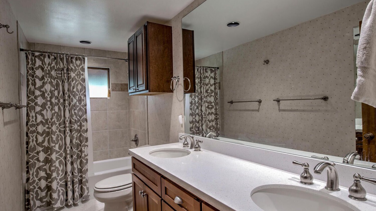 Photo of Bathroom in Valley of the Blue