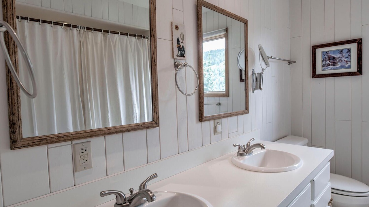 Photo of Bathroom in Valley of the Blue