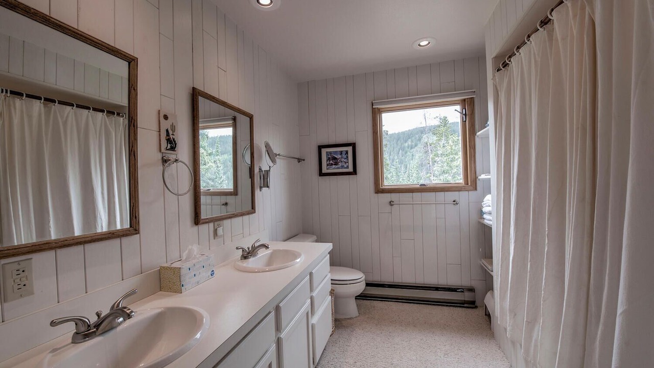 Photo of Bathroom in Valley of the Blue