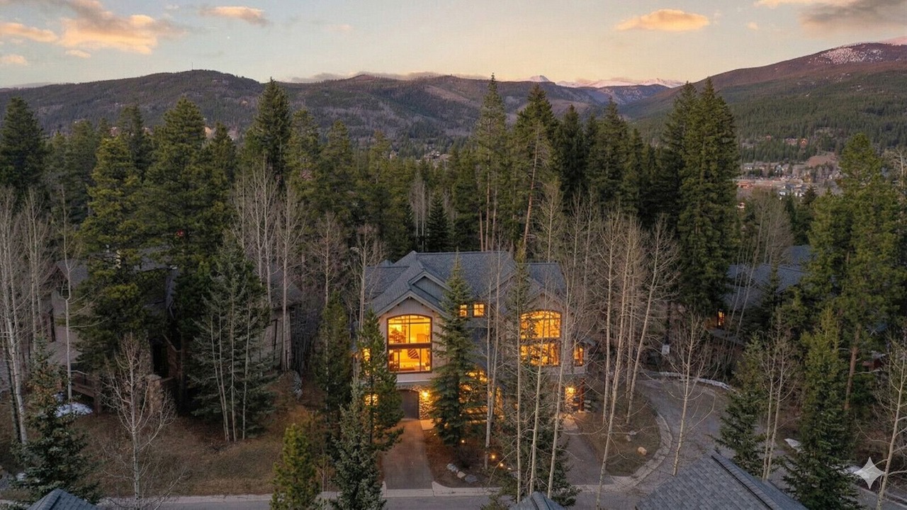 Photo of Outdoor in Peak 8