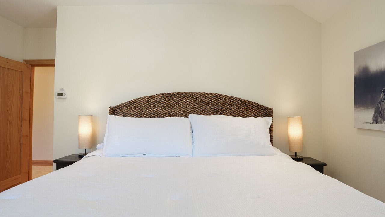 Photo of Bedroom in Peak 8