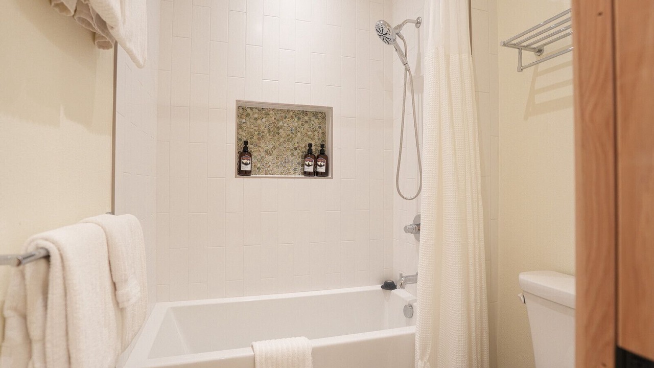 Photo of Bathroom in Peak 8