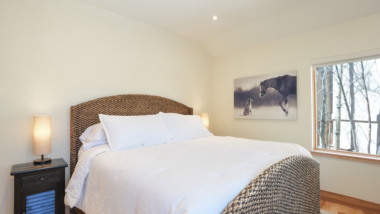 Photo of Bedroom in Peak 8