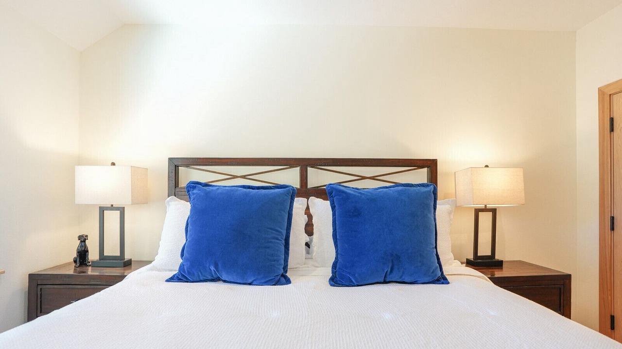 Photo of Bedroom in Peak 8