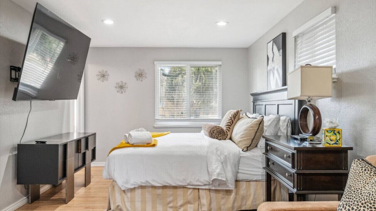 Photo of Bedroom in North Alameda