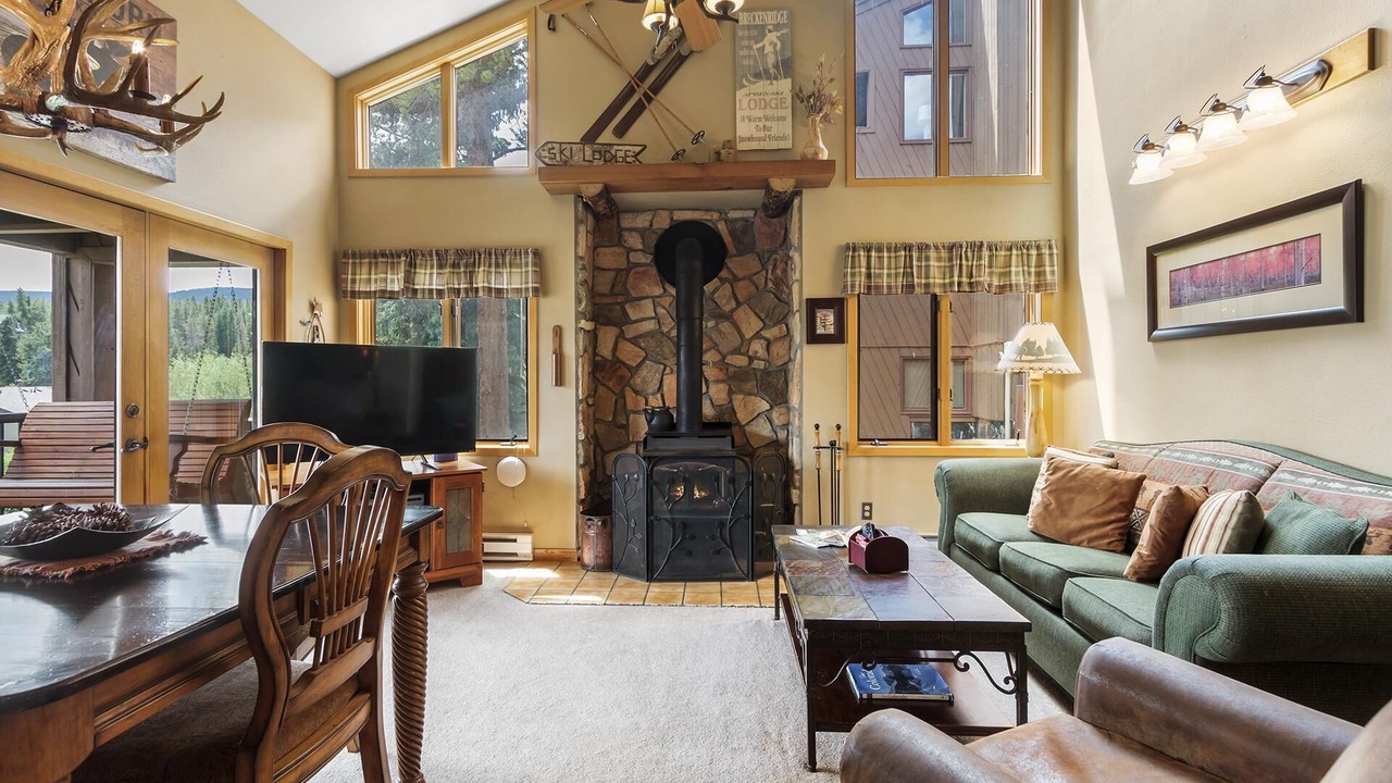 Photo of Livingroom in Four O'Clock