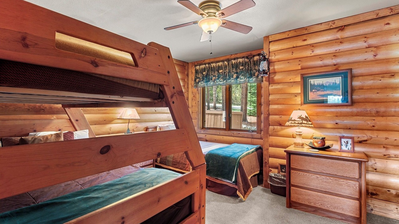 Photo of Bedroom in Four O'Clock