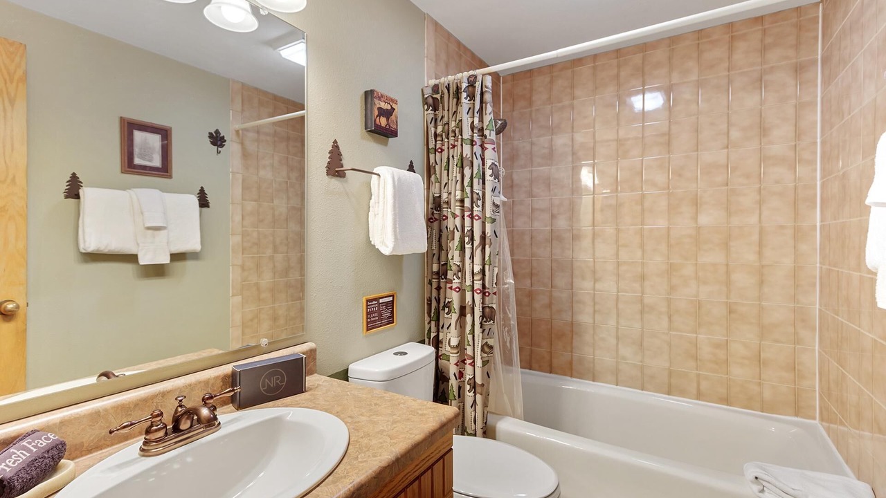 Photo of Bathroom in Four O'Clock
