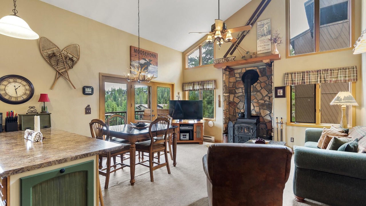 Photo of Livingroom in Four O'Clock