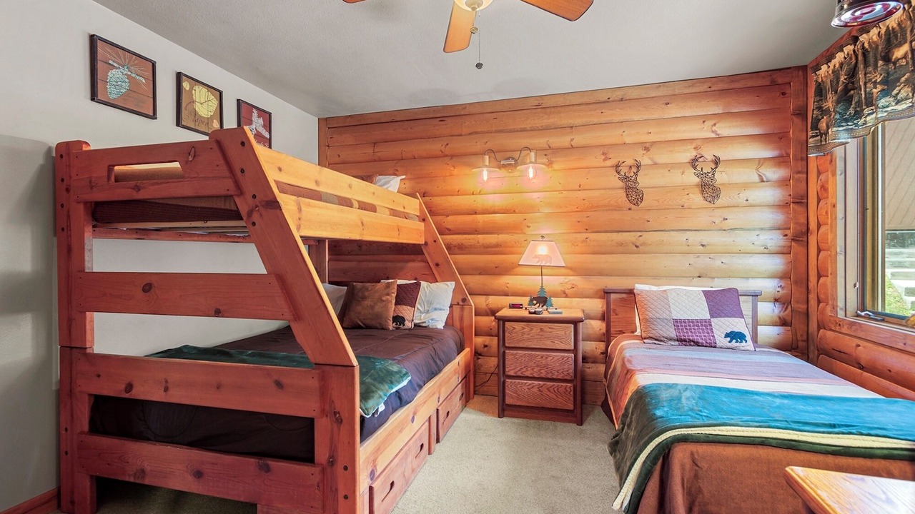 Photo of Bedroom in Four O'Clock