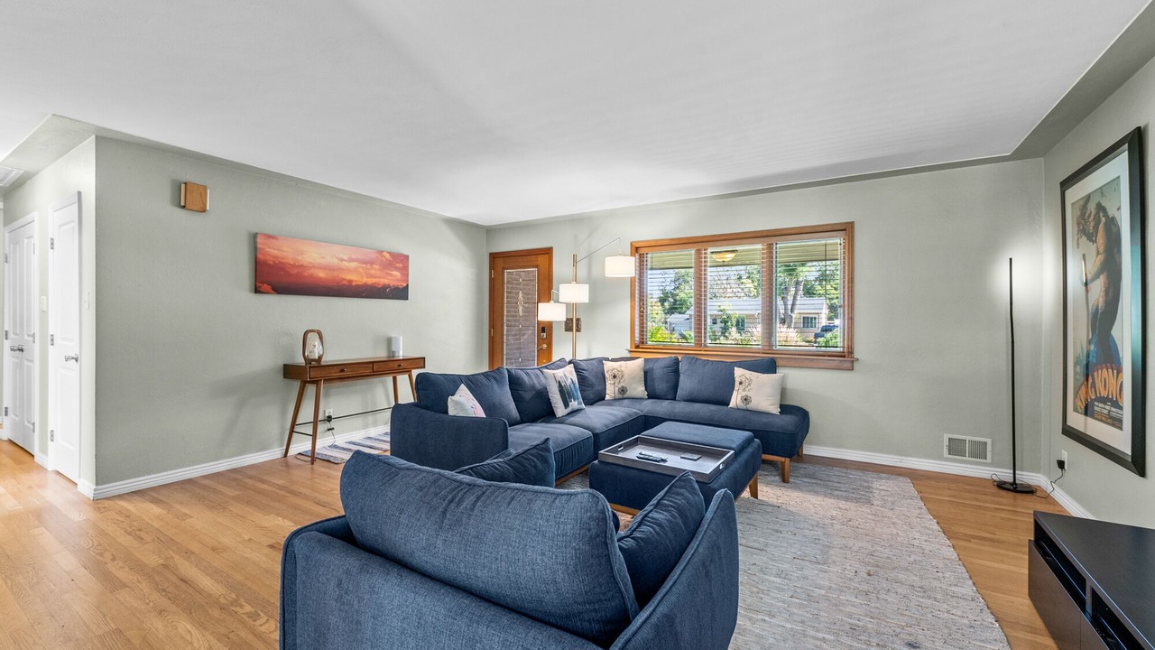 Photo of Livingroom in Bel Aire