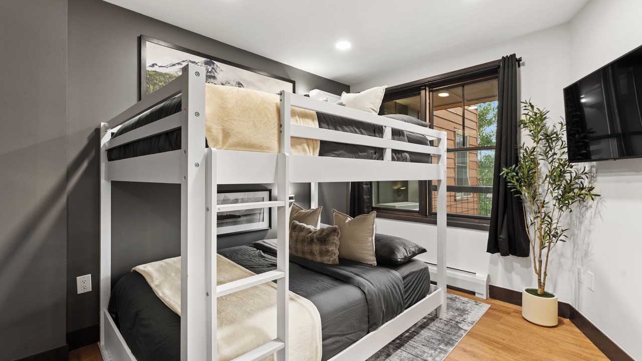 Photo of Bedroom in River Run