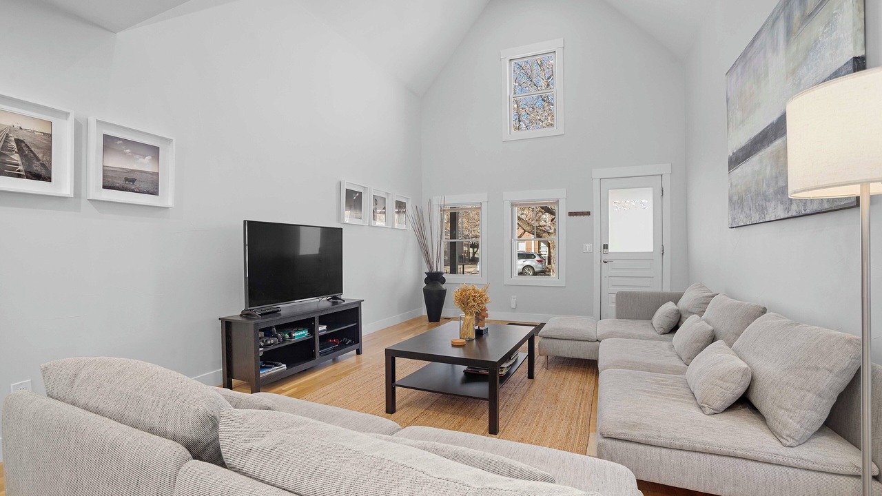 Photo of Livingroom in Five Points