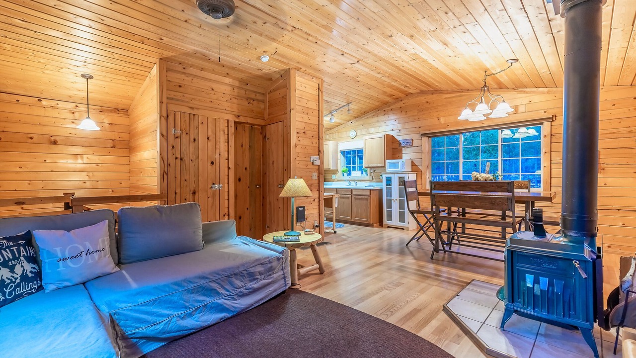 Photo of Livingroom in Stagetop