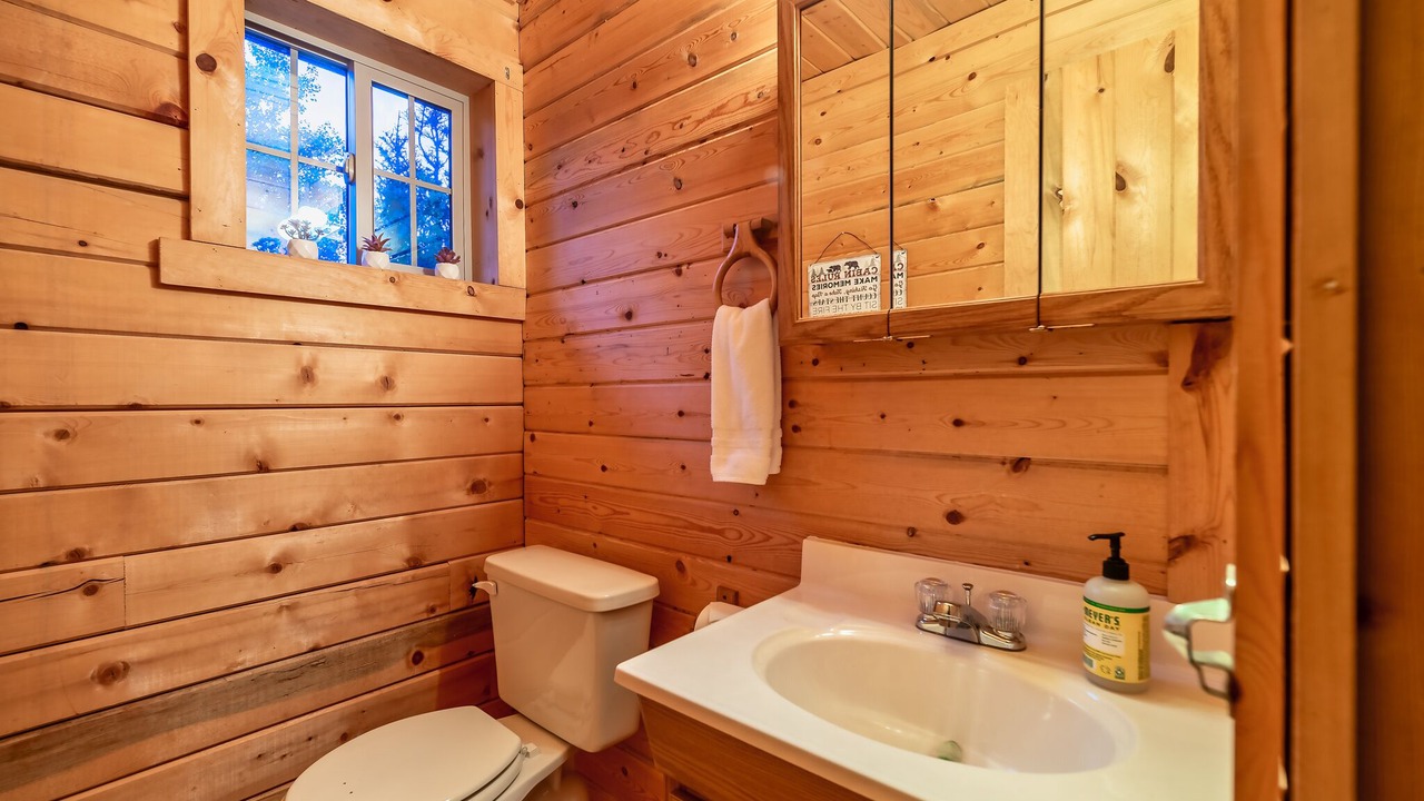 Photo of Bathroom in Stagetop