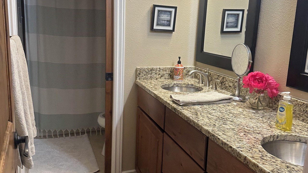 Photo of Bathroom in Tanoa and Hiwan