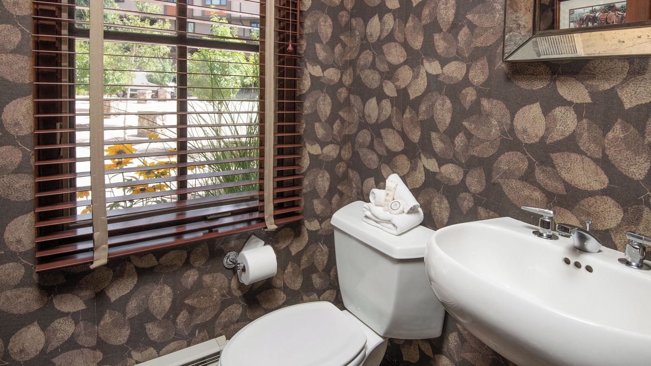 Photo of Bathroom in Highlands Townhomes
