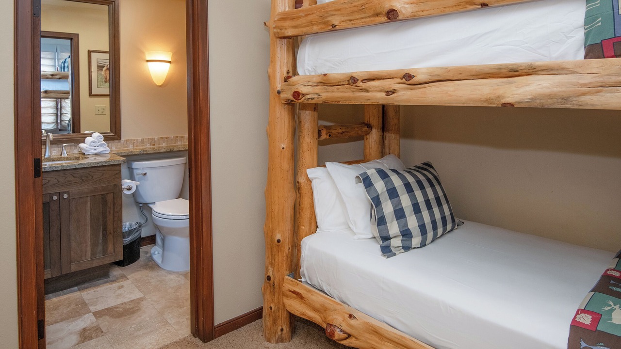 Photo of Bedroom in Highlands Townhomes