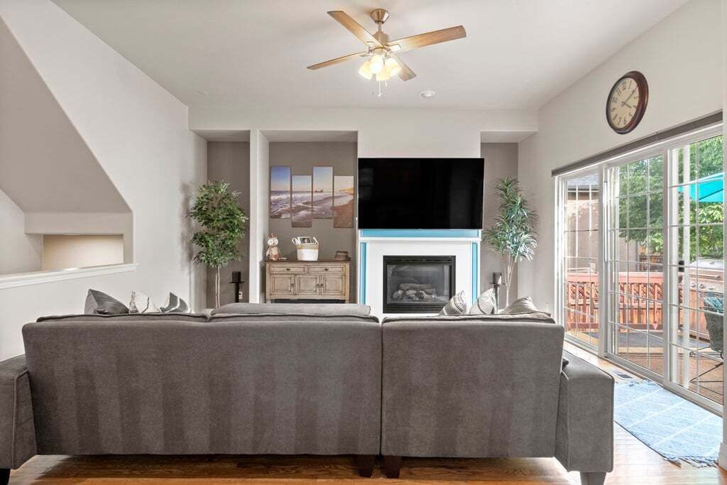 Photo of Livingroom in Lowry Field