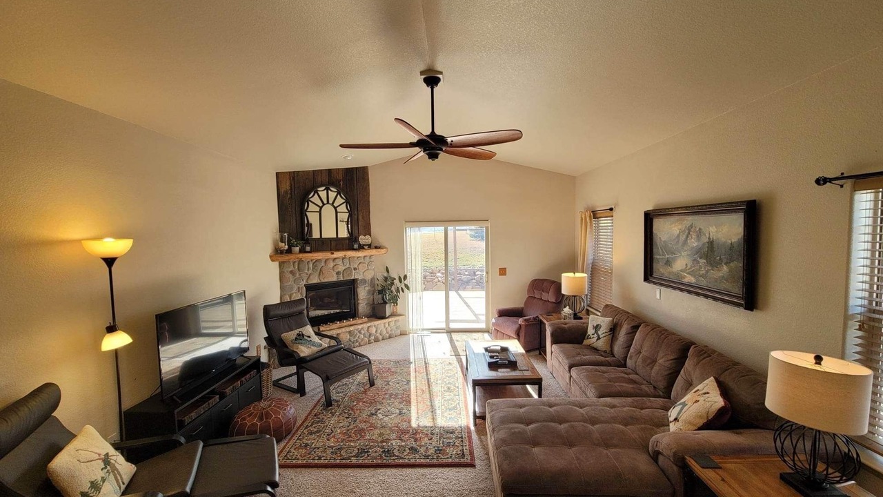 Photo of Livingroom in Lake Hatcher Park