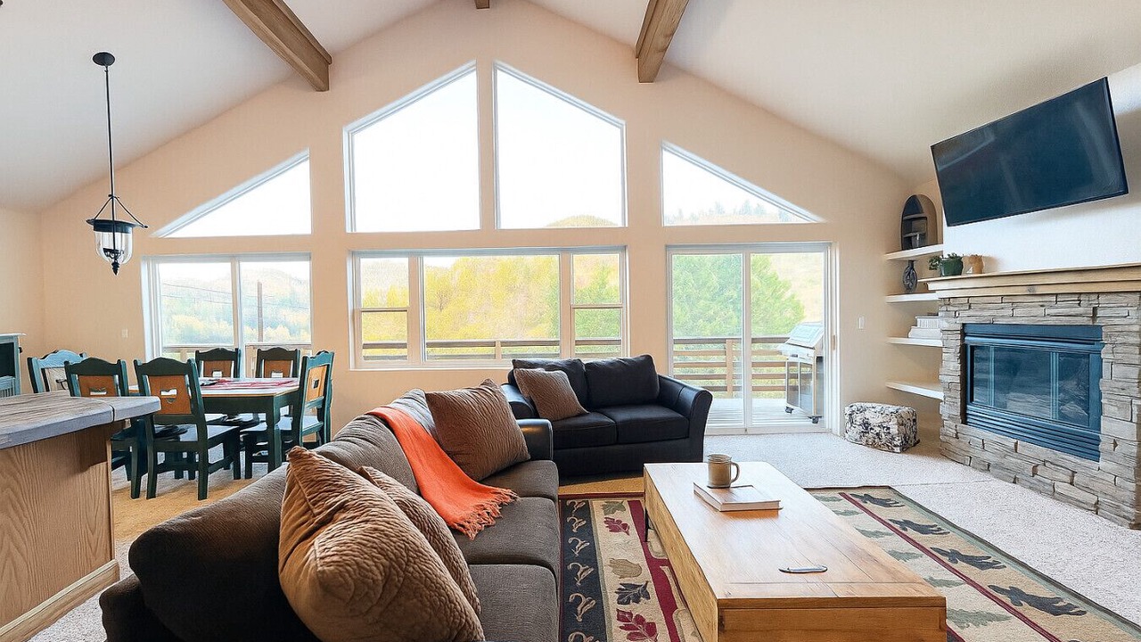 Photo of Livingroom in Green Mountain Falls