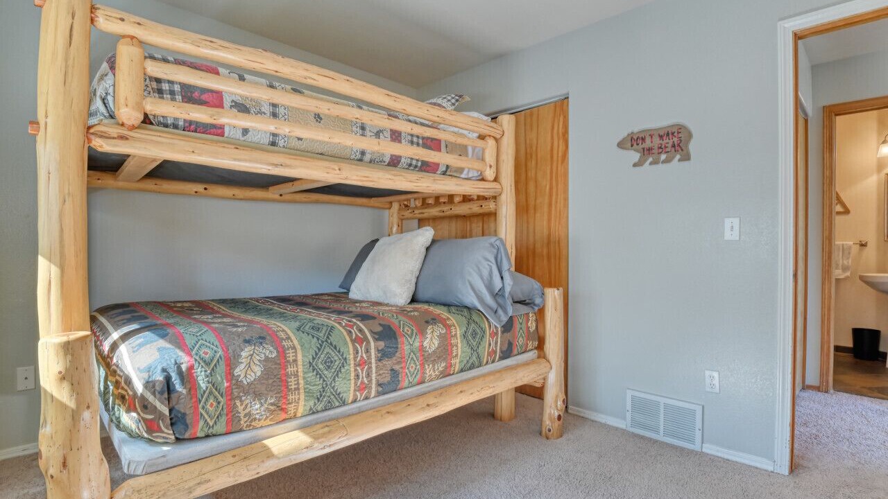Photo of Bedroom in Green Mountain Falls