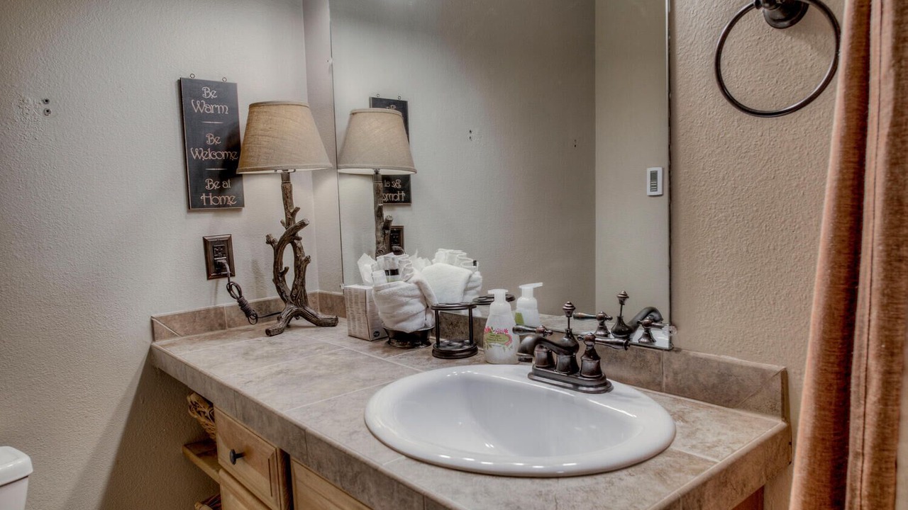 Photo of Bathroom in Four O'Clock