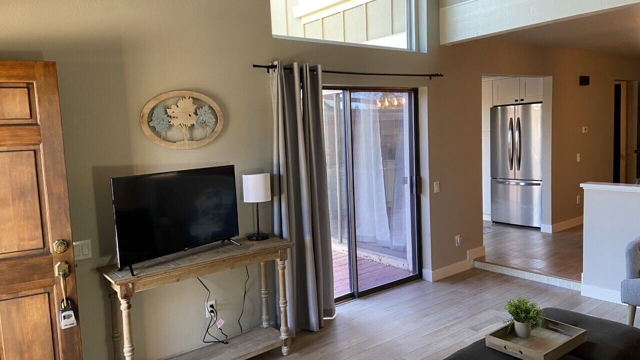 Photo of Livingroom in Ken Caryl
