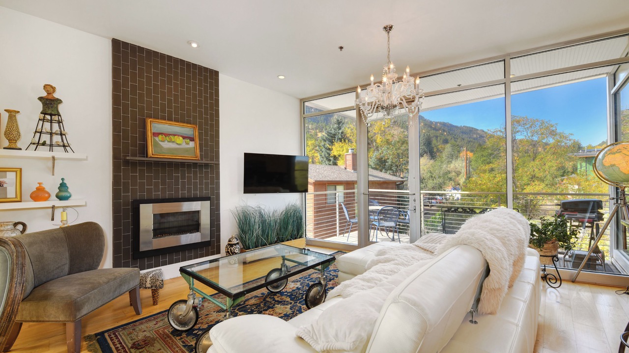 Photo of Livingroom in Lower Arapahoe