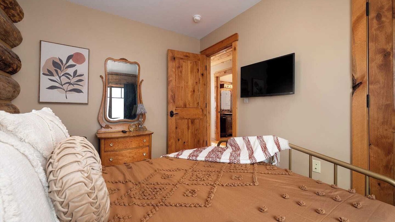 Photo of Bedroom in Grand Lake