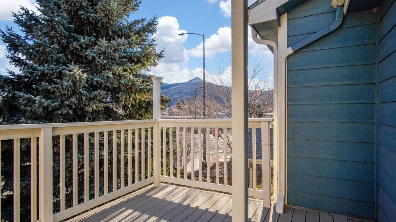 Photo of Outdoor in Golden