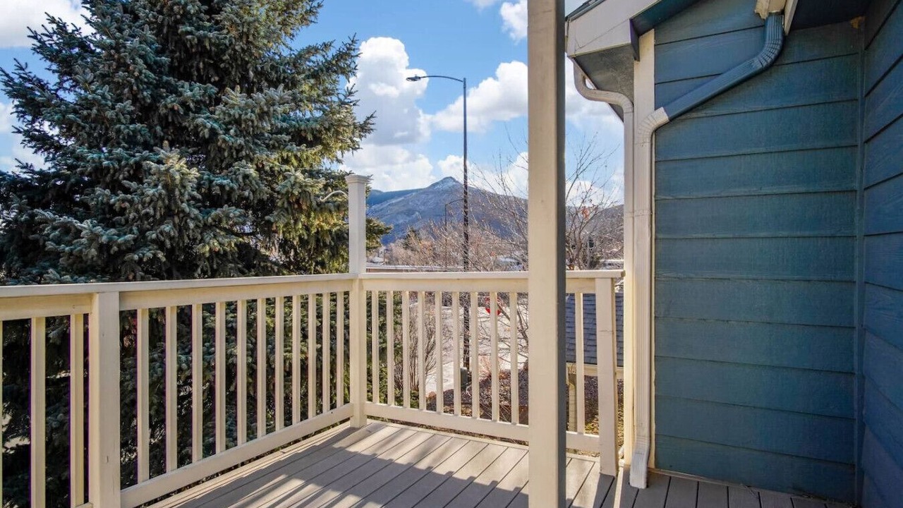 Photo of Outdoor in Golden