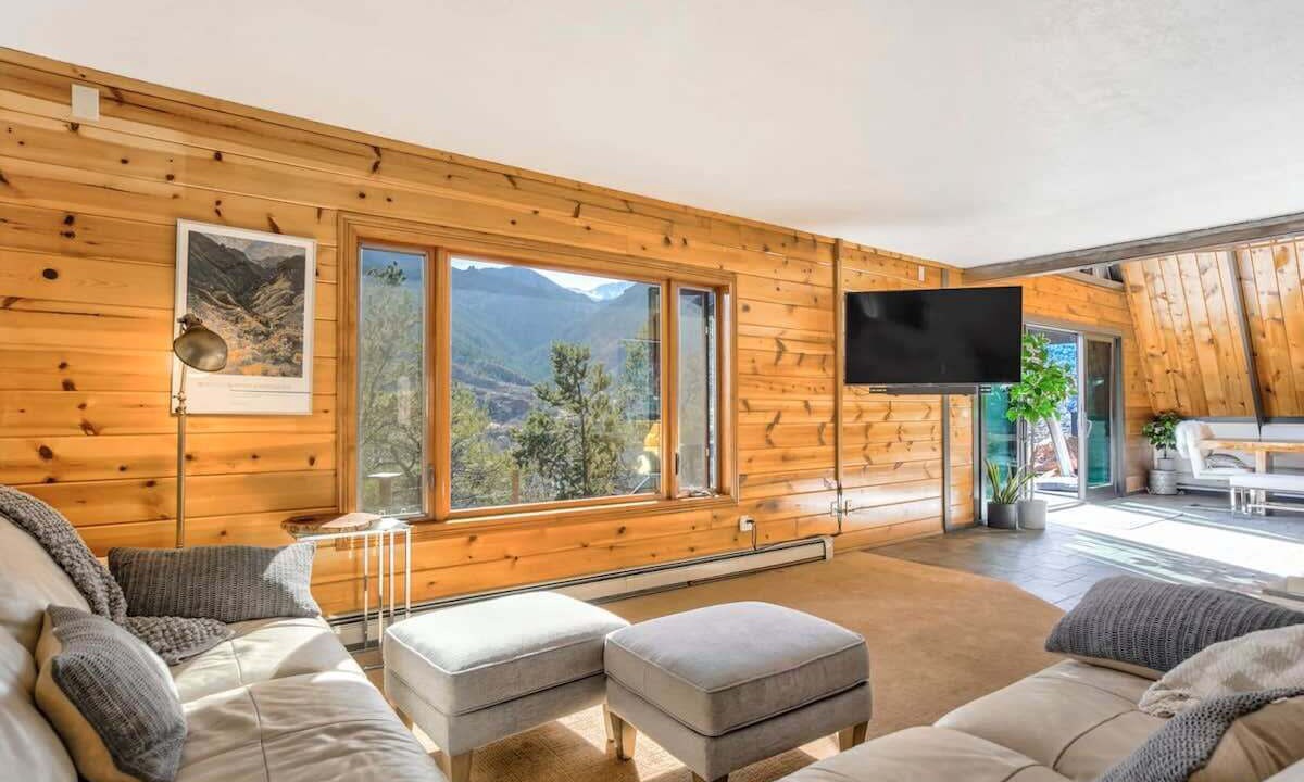Photo of Livingroom in Manitou Springs Historic District