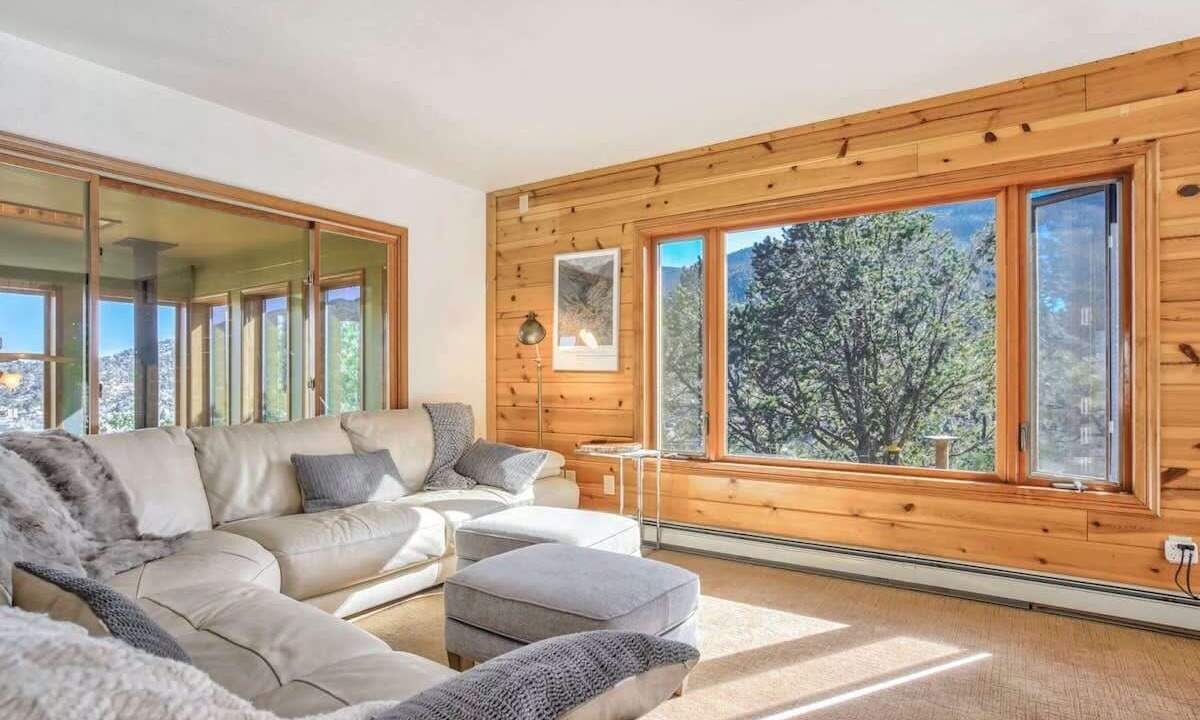 Photo of Livingroom in Manitou Springs Historic District