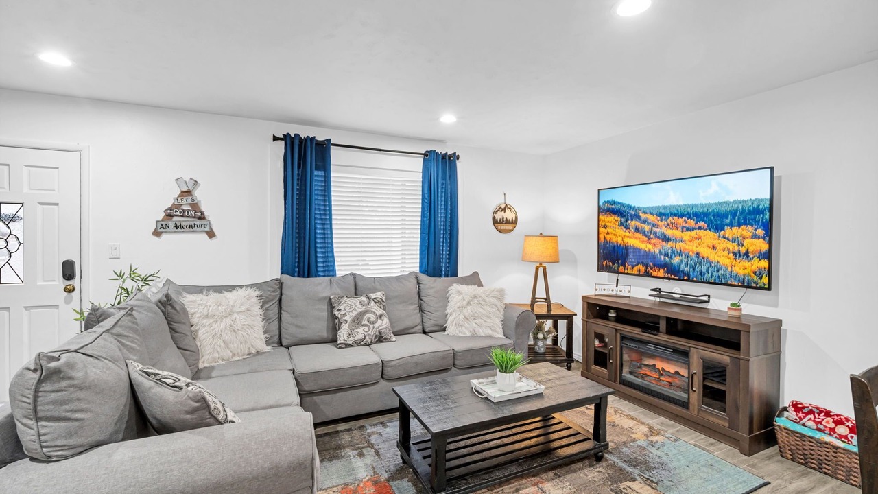 Photo of Livingroom in Dupont