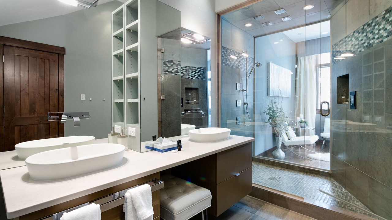 Photo of Bathroom in Peak 8