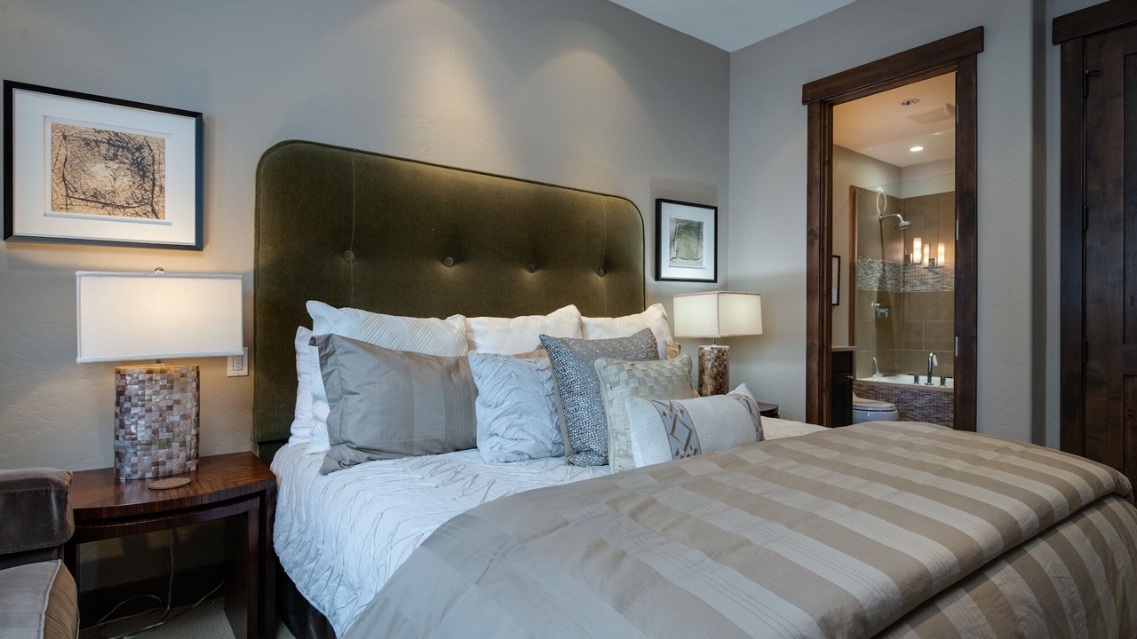 Photo of Bedroom in Peak 8