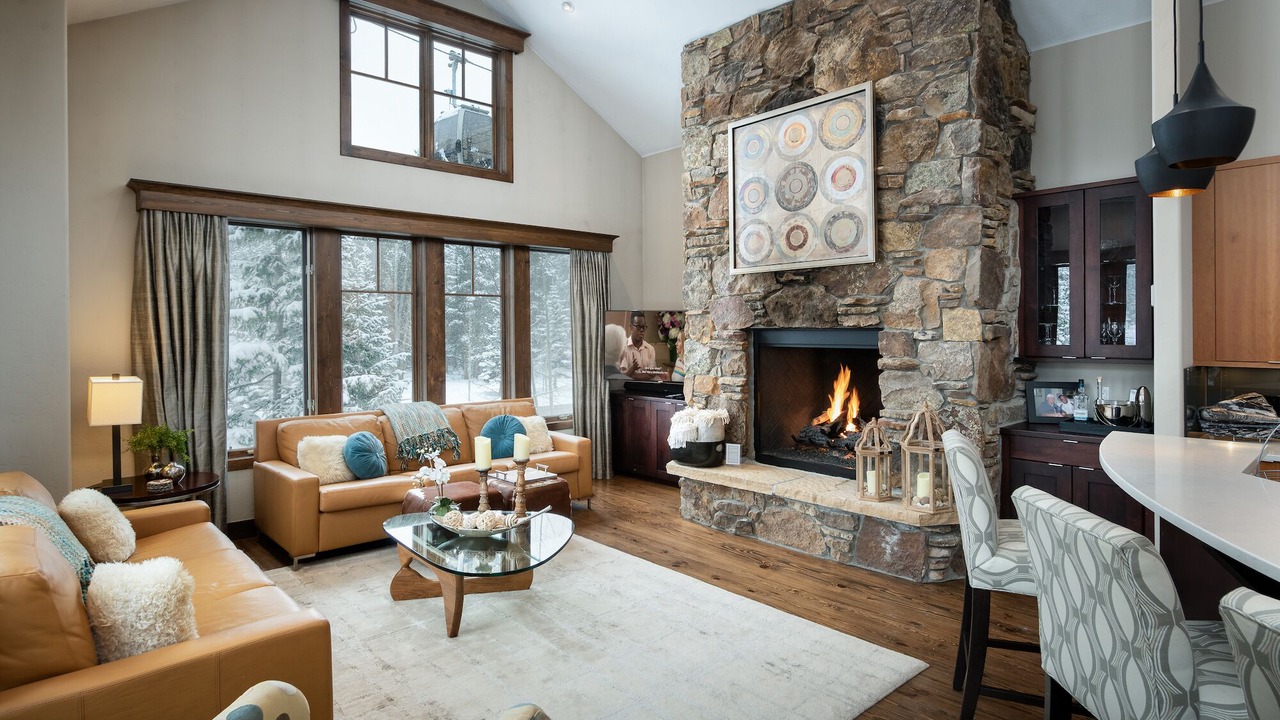 Photo of Livingroom in Peak 8