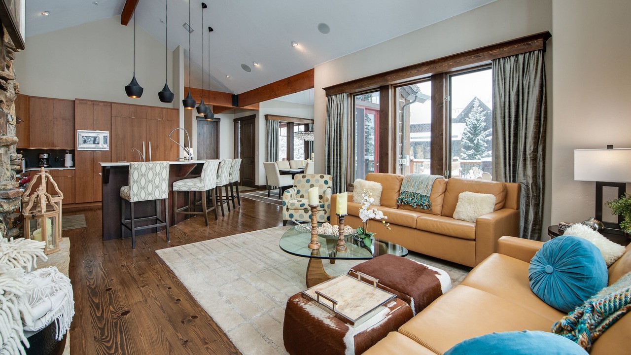 Photo of Livingroom in Peak 8
